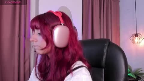 Snapshot of cloe__hills chatting on March 5, 12:00 pm Cloe online show from March 5, 12:00 pm