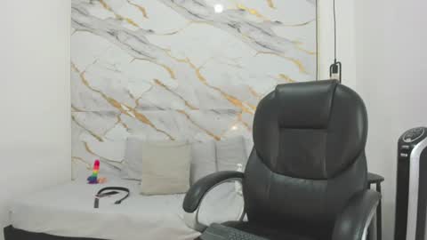 Snapshot of cloe_amazingg chatting on July 25, 6:22 am Cloe online show from July 25, 6:22 am