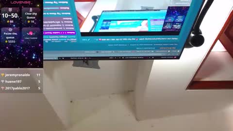 CLOE online show from November 23, 4:07 pm