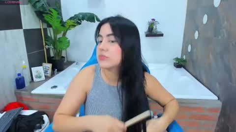 CLOE  online show from August 1, 11:09 am