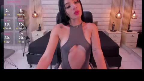 Snapshot of cloe_monroee_ chatting on June 27, 8:25 pm Cloe online show from June 27, 8:25 pm