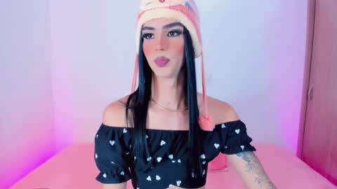 CLOE REMINTON online show from March 11, 5:38 am