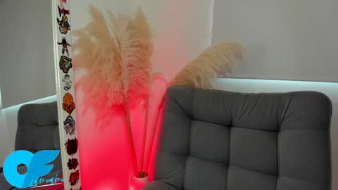 Snapshot of cloe_rouse1 chatting on February 7, 10:09 pm Welcome to Rouses room they tell me the hype online show from February 7, 10:09 pm