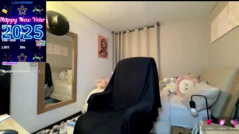 cloe small online show from November 15, 2:31 am