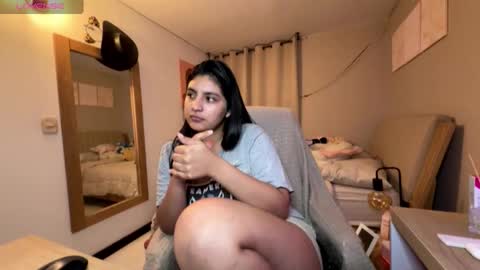 cloe small online show from February 3, 2:53 am