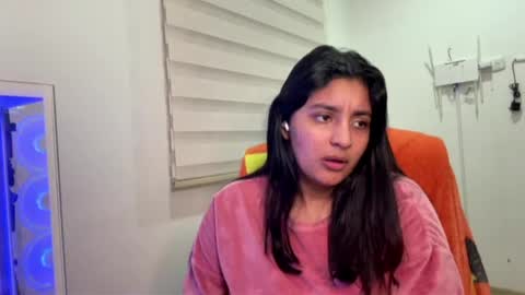 Snapshot of cloe_small08 chatting on June 8, 5:52 am cloe small online show from June 8, 5:52 am