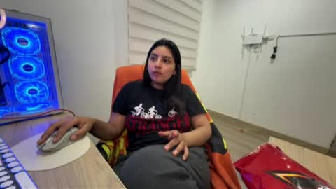 Snapshot of cloe_small08 chatting on July 3, 7:15 am cloe small online show from July 3, 7:15 am