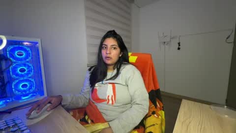Snapshot of cloe_small08 chatting on July 21, 4:04 am cloe small online show from July 21, 4:04 am