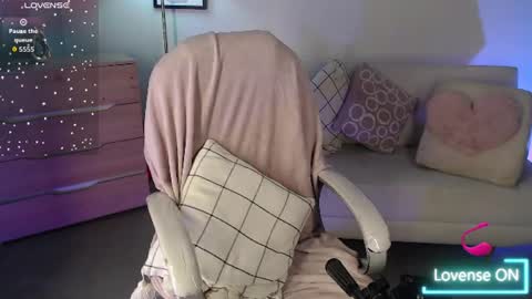 Snapshot of cloee_dss chatting on July 1, 9:36 pm cloee_dss online show from July 1, 9:36 pm