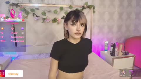 cloee_tay1 online show from July 14, 11:38 am