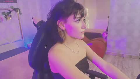 cloee_tay1 online show from July 24, 11:19 am