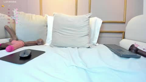 Cloe online show from December 19, 3:52 pm