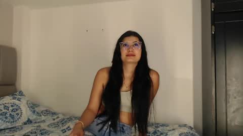 Snapshot of cloehonney chatting on April 22, 1:12 pm cloe online show from April 22, 1:12 pm