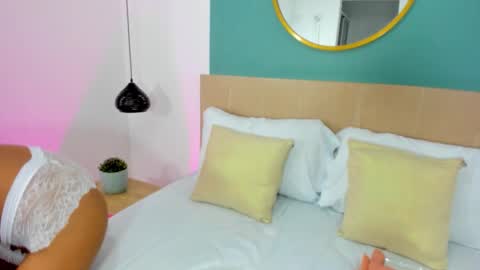 C L O E Y  online show from January 10, 12:29 pm