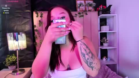 cloey_bentley online show from May 12, 8:39 pm