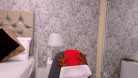 Snapshot of clohebell chatting on January 8, 1:35 pm Clohe the wonder online show from January 8, 1:35 pm