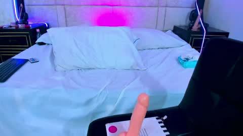 Clohe the wonder online show from April 14, 8:31 am