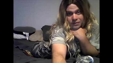 closetmtf online show from November 10, 1:59 am