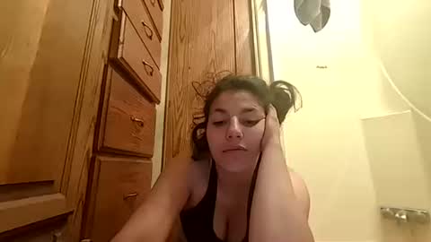 Snapshot of cloudybxtch69 chatting on May 6, 1:47 am cloudybxtch69 online show from May 6, 1:47 am