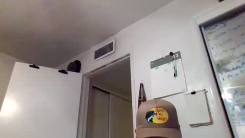 tallhungandcloudy online show from March 10, 4:28 am