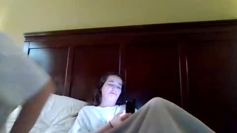Snapshot of cloudyydayzz chatting on April 19, 4:01 am tallhungandcloudy online show from April 19, 4:01 am