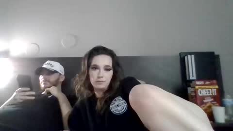 Snapshot of cloudyydayzz chatting on April 29, 4:27 am tallhungandcloudy online show from April 29, 4:27 am