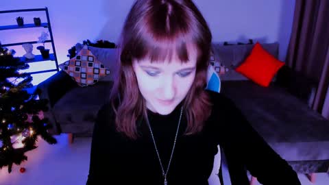 Snapshot of clover_red chatting on January 2, 6:01 pm Clover follow me online show from January 2, 6:01 pm