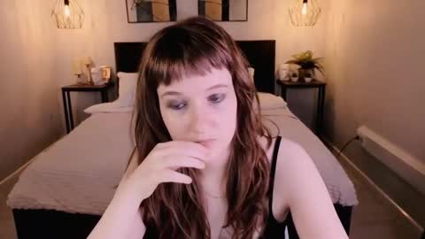 Snapshot of clover_red chatting on September 10, 2:17 pm Clover follow me online show from September 10, 2:17 pm