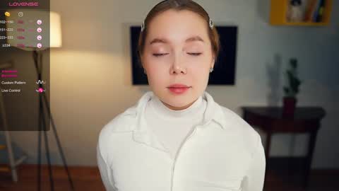 Hi everybody Im Lily Today is my first day here Lets get acquainted online show from December 17, 8:21 pm