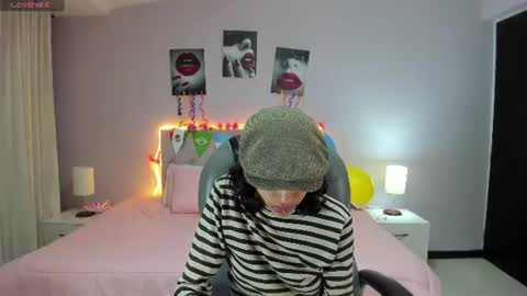 Snapshot of clown_face chatting on June 21, 3:31 am emely dolce online show from June 21, 3:31 am