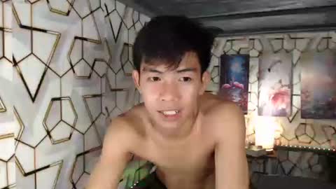 Snapshot of clyde_twinkx chatting on October 4, 10:08 pm clyde_twinkx online show from October 4, 10:08 pm