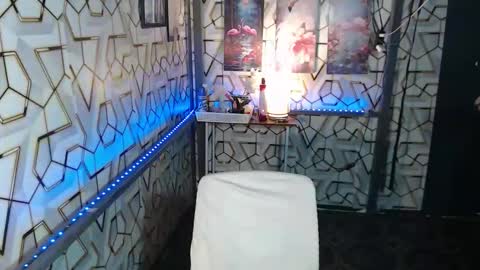 Snapshot of clyde_twinkx chatting on October 13, 2:17 pm clyde_twinkx online show from October 13, 2:17 pm