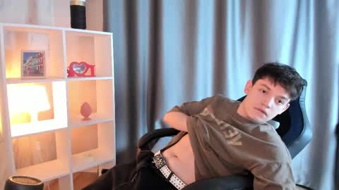 Snapshot of clydeweaver chatting on January 21, 4:48 pm Jacob online show from January 21, 4:48 pm