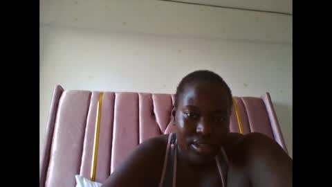 Snapshot of coco_vixen9 chatting on April 3, 2:26 pm coco vixen9 online show from April 3, 2:26 pm