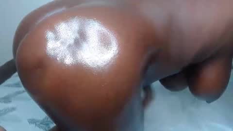 cocoa_devine online show from March 22, 11:30 pm