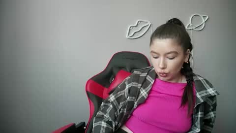 Snapshot of cocoberry1 chatting on February 19, 10:22 am cocoberry1 online show from February 19, 10:22 am