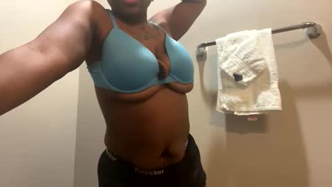 Snapshot of cocochanel197941 chatting on December 3, 1:09 pm chanel online show from December 3, 1:09 pm