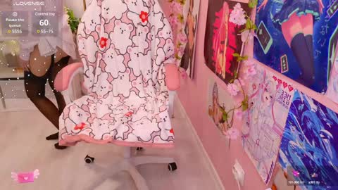 Mia online show from February 6, 9:06 pm