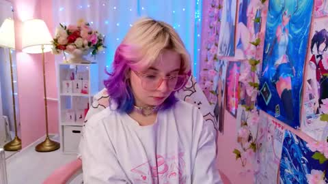 Mia online show from November 19, 4:29 pm