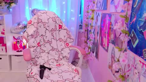 Mia online show from February 12, 8:59 pm