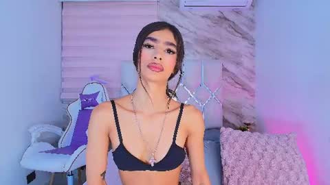 colett online show from June 30, 12:06 pm