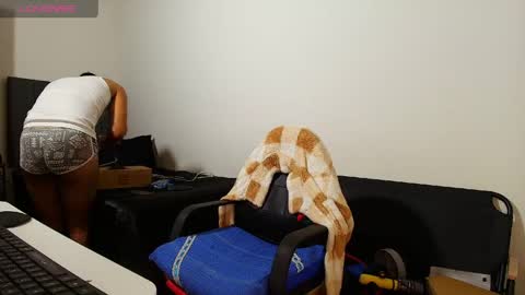 Snapshot of colinlatinbrown chatting on April 18, 12:14 am IG online show from April 18, 12:14 am
