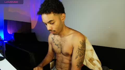 Snapshot of colinlatinbrown chatting on April 18, 12:31 pm IG online show from April 18, 12:31 pm