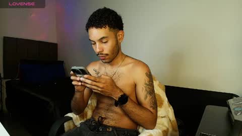 Snapshot of colinlatinbrown chatting on April 23, 6:21 pm IG online show from April 23, 6:21 pm