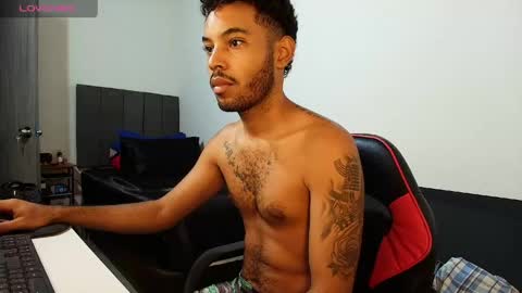 Snapshot of colinlatinbrown chatting on April 28, 9:14 am IG online show from April 28, 9:14 am