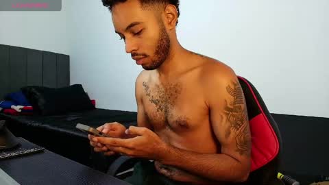 Snapshot of colinlatinbrown chatting on May 4, 12:01 pm IG online show from May 4, 12:01 pm