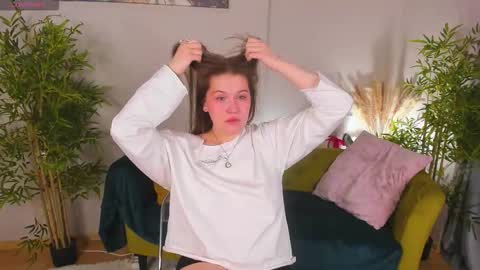 Collen Mon Tue Wed Thu Fri GMT 3 0300am - 0900am  online show from November 19, 5:02 pm