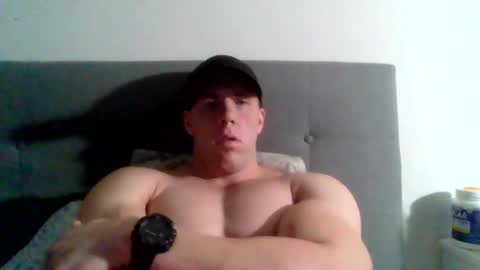 Snapshot of college_muscle chatting on January 24, 5:21 pm foreverxshredded online show from January 24, 5:21 pm