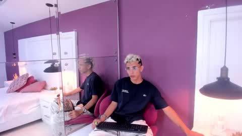 Snapshot of colleman_horny chatting on January 22, 11:45 am COLLEMAN online show from January 22, 11:45 am