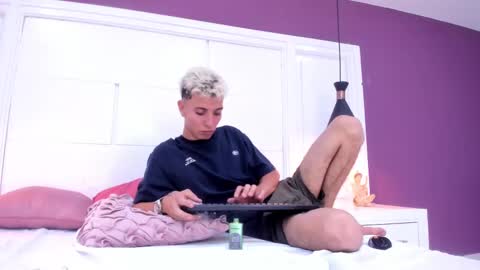 Snapshot of colleman_horny chatting on January 22, 5:49 pm COLLEMAN online show from January 22, 5:49 pm